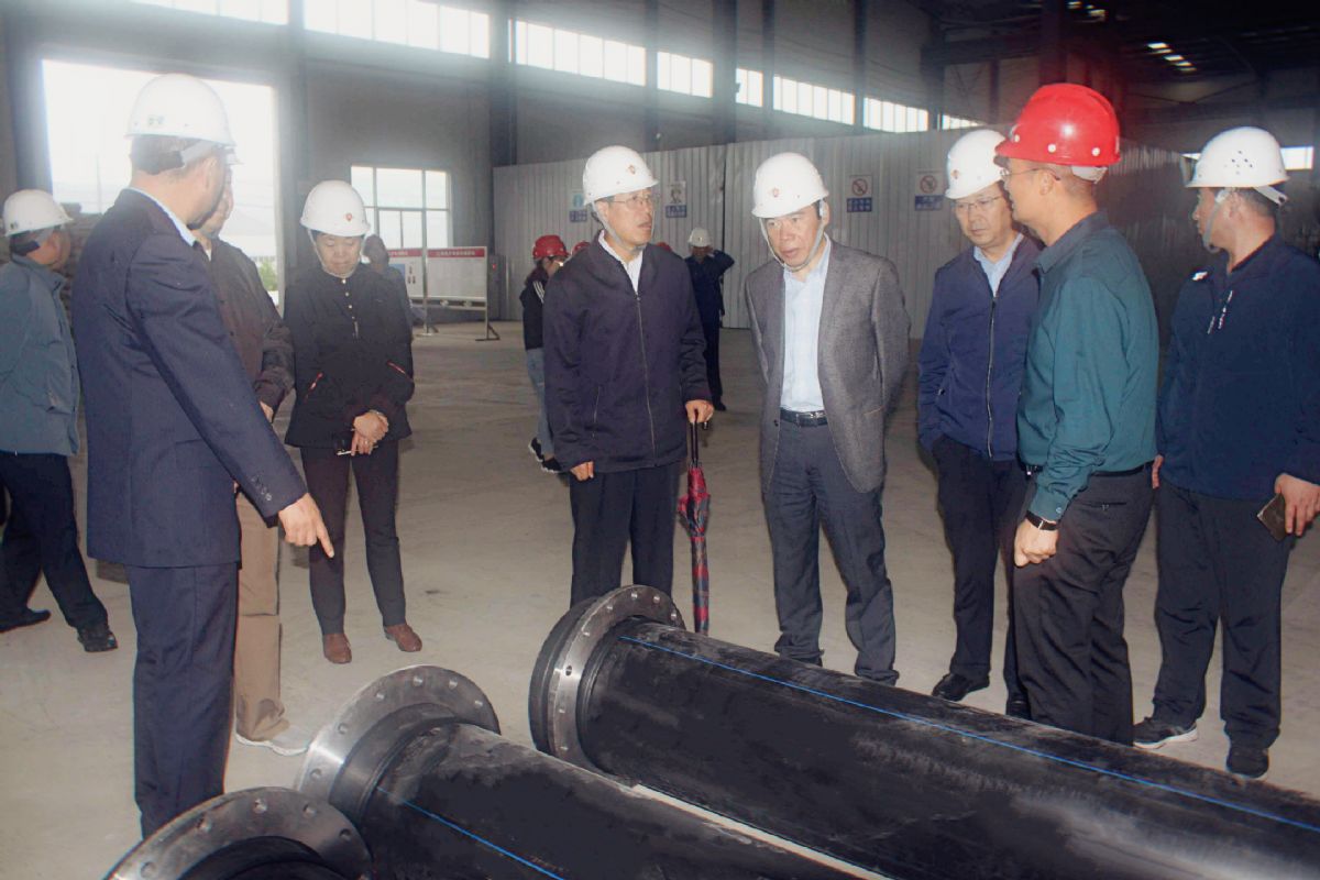 定西市政協(xié)主席陳尊鋒、市委常委、常務(wù)副市長(cháng)陳曾勇 一行領(lǐng)導蒞臨我公司開(kāi)展企業(yè)考察